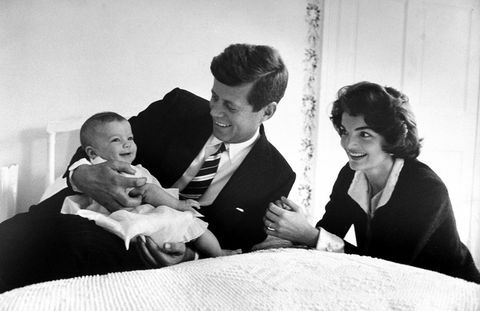 John F. Och Jacqueline Kennedy med baby Caroline Kennedy