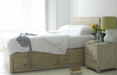 Woody säng, £ 895; Mullbäddskåp, £ 195; båda limpa