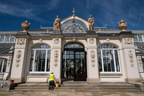 Nyrenoverade Kew Garden's tempererade hus öppnar igen för allmänheten