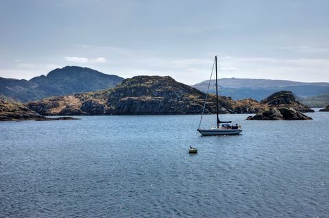 Glenborrodale Castle, Skottland till salu med två öar