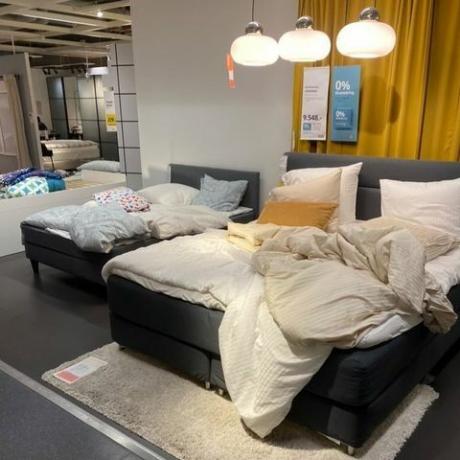 ikea shoppare och personal snöade in på danmark butik