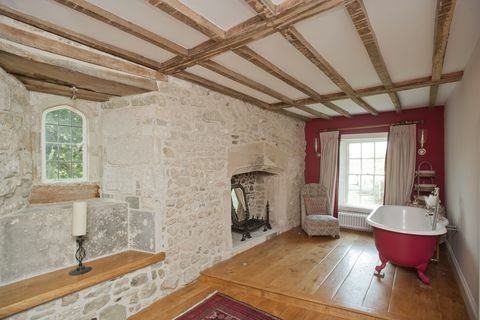 Barford St. Martin - Salisbury - Wiltshire - hus hem - badrum - Savills