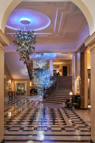 Claridge's Hotel Christmas Tree designad av Karl Lagerfeld