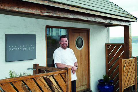 Nathan Outlaw utanför hans restaurang i Port Isaac