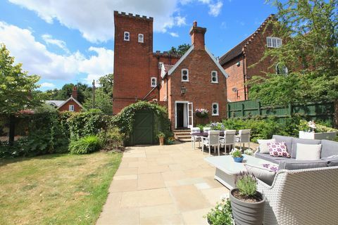 Fenn Wright, Tower End House, Yarmouth Road, Melton, Woodbridge, bak