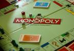 Vi spelar monopol fel hela tiden