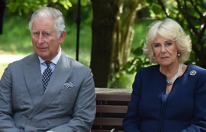 prinsen av Wales och hertiginnan av Cornwall besöker det nationella minnesarboretet