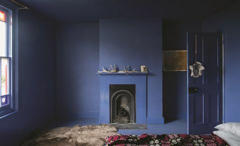 Farrow & Ball Small Spaces - Pitch Blue på alla väggar, tak och golv