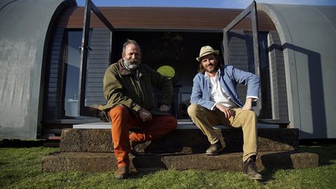 kanal 4-seriens stugor i naturen med dick strawbridge och will hardie