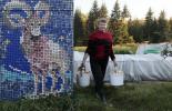 Denna ryska kvinna uppgraderade sitt hem... Med 30 000 flaskor