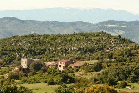 Billiga hus och städer till salu i Spanien och Frankrike