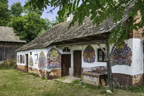 Målad hus i byn Zalipie, Malopolska aka Lesser Poland-regionen, Polen.