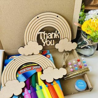 Barns trähängande Rainbow Letterbox Kit