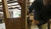 Denna Charleston Woodworker skapar tabeller från återvunna strålar